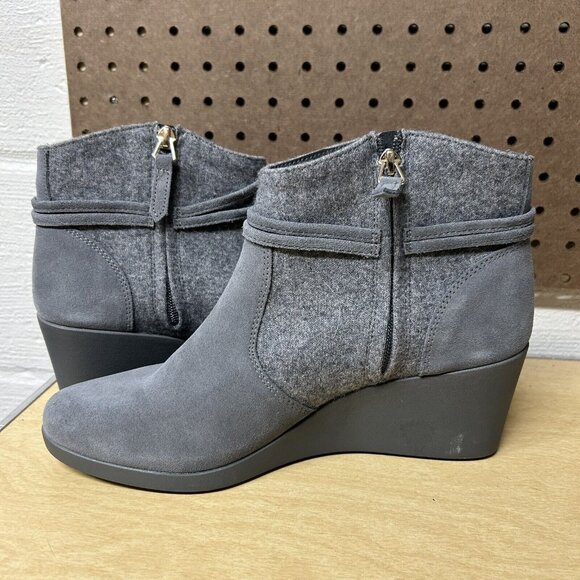 Crocs Leigh Gray Suede Side Zip Wedge Ankle Booties Shoes 204676 Womens Size 11 - Picture 6 of 9
